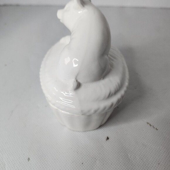 Vintage White Porcelain Covered Pig Trinket Box Farmhouse Country Decor - Picture 4 of 10